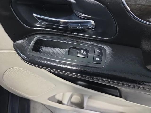 2014 Chrysler Town & Country Touring-L
