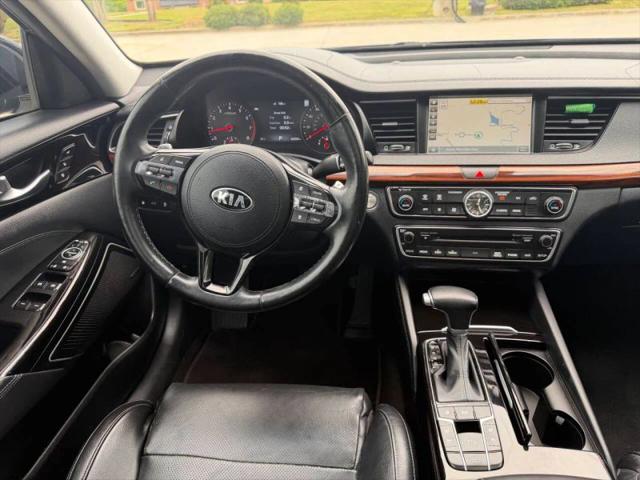 2017 Kia Cadenza Technology