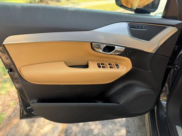 2017 Volvo XC90 T6 Momentum