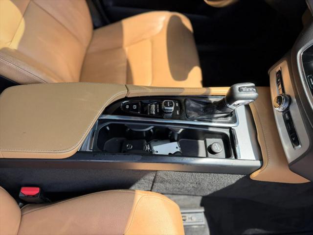 2017 Volvo XC90 T6 Momentum