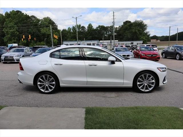 2020 Volvo S60 T6 Momentum