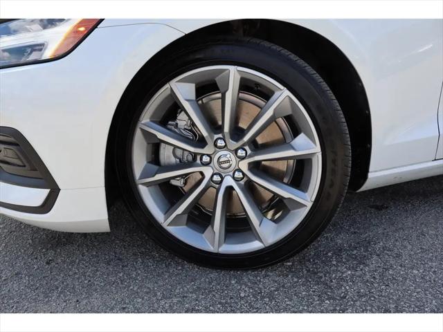 2020 Volvo S60 T6 Momentum
