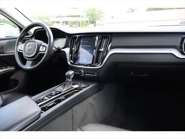 2020 Volvo S60 T6 Momentum