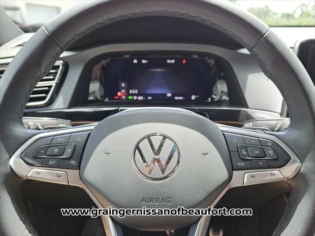 2025 Volkswagen Atlas Cross Sport 2.0T SEL R-Line Black