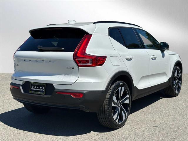 2026 Volvo XC40 Plus, B5 AWD Gas (mild hybrid), Dark