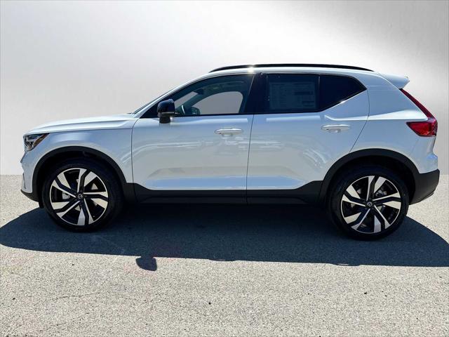 2026 Volvo XC40 Plus, B5 AWD Gas (mild hybrid), Dark