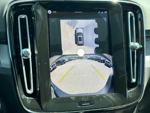 2026 Volvo XC40 Plus, B5 AWD Gas (mild hybrid), Dark