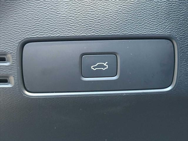 2026 Volvo XC40 Plus, B5 AWD Gas (mild hybrid), Dark