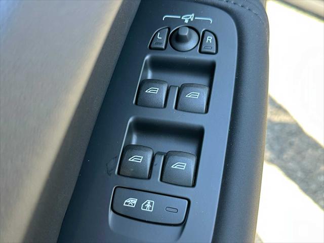 2026 Volvo XC60 Plug-In Hybrid Ultra, T8 AWD Electric/Gasoline, Dark