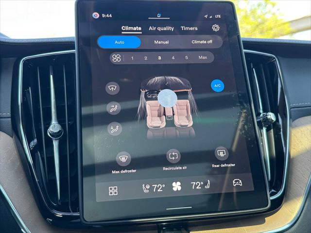 2026 Volvo XC60 Plug-In Hybrid Ultra, T8 AWD Electric/Gasoline, Dark