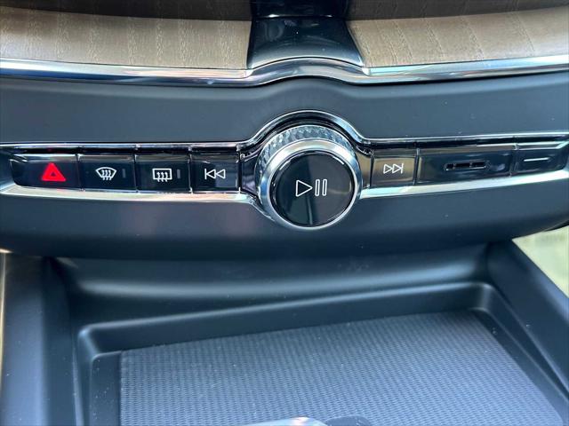 2026 Volvo XC60 Plug-In Hybrid Ultra, T8 AWD Electric/Gasoline, Dark
