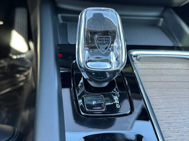 2026 Volvo XC60 Plug-In Hybrid Ultra, T8 AWD Electric/Gasoline, Dark