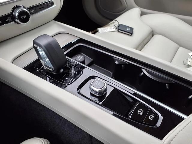 2023 Volvo S60 B5 Ultimate Bright Theme