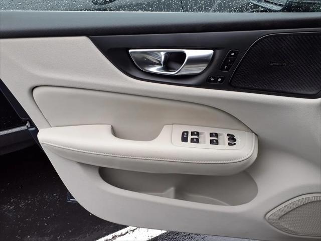 2023 Volvo S60 B5 Ultimate Bright Theme