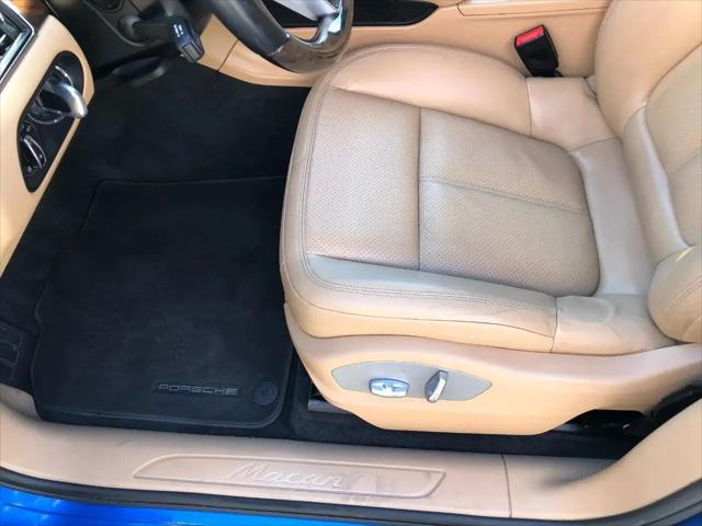 2017 Porsche Macan Macan