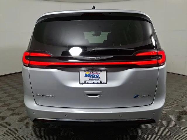 2024 Chrysler Pacifica Hybrid Select