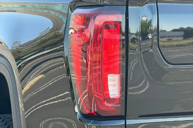 2024 GMC Sierra 1500 4WD Crew Cab Short Box AT4