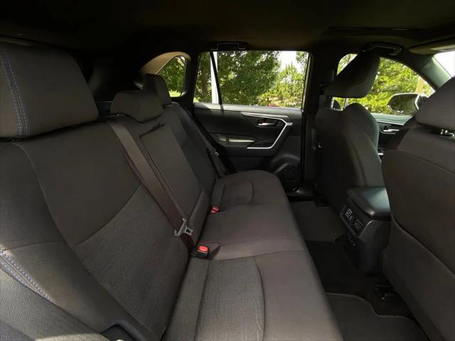2022 Toyota RAV4 Hybrid SE