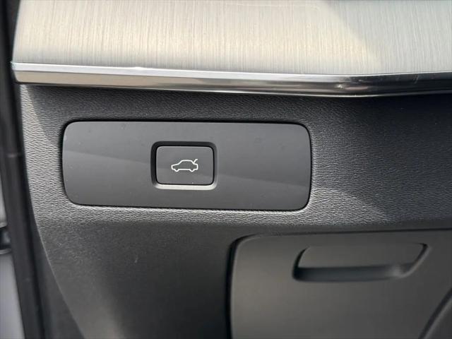 2025 Volvo XC90 B5 Core