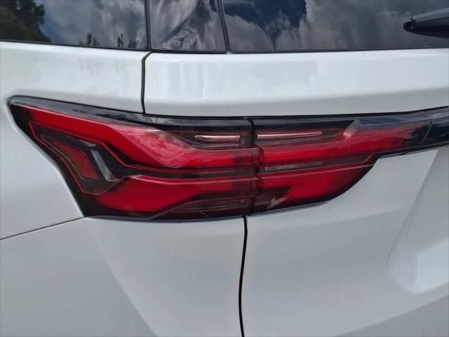 2023 Chevrolet Traverse AWD LT Leather