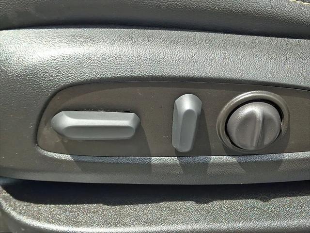 2023 Chevrolet Traverse AWD LT Leather