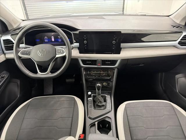 2025 Volkswagen Taos 1.5T SE