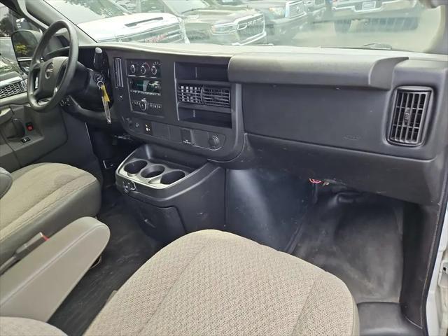 2016 GMC Savana 2500 1WT