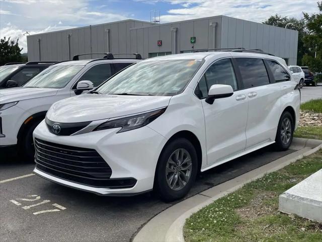 2025 Toyota Sienna LE