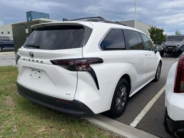 2025 Toyota Sienna LE