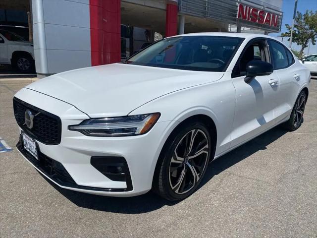 2024 Volvo S60 B5 Core Dark Theme