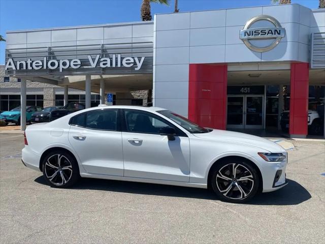 2024 Volvo S60 B5 Core Dark Theme