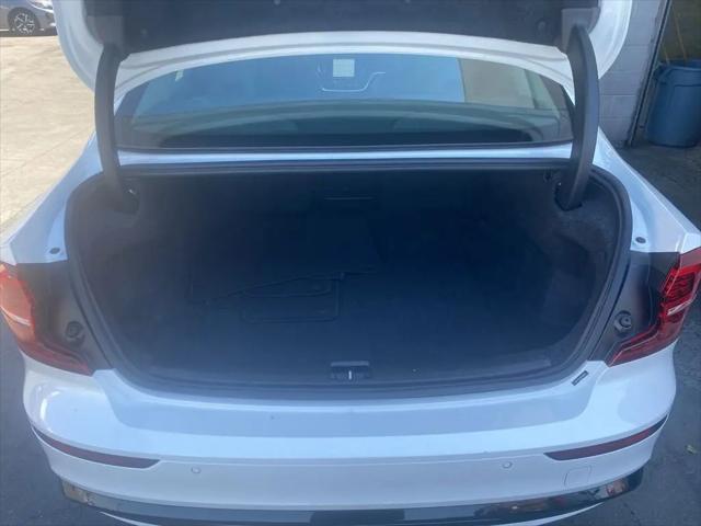 2024 Volvo S60 B5 Core Dark Theme