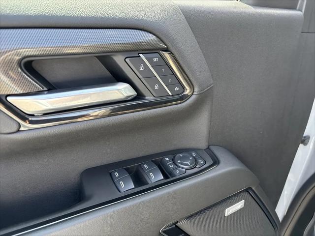 2025 GMC Sierra 3500HD 4WD Crew Cab Standard Bed AT4