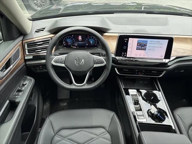 2026 Volkswagen Atlas SE with Technology