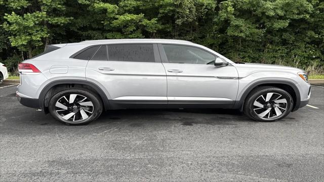 2026 Volkswagen Atlas Cross Sport SE with Technology