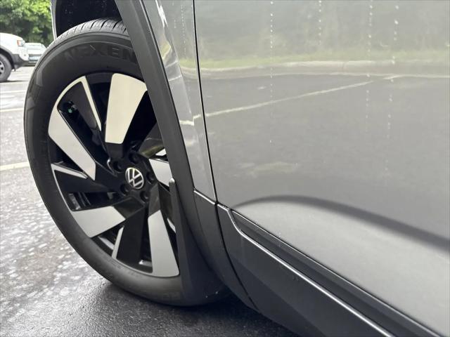 2026 Volkswagen Atlas Cross Sport SE with Technology