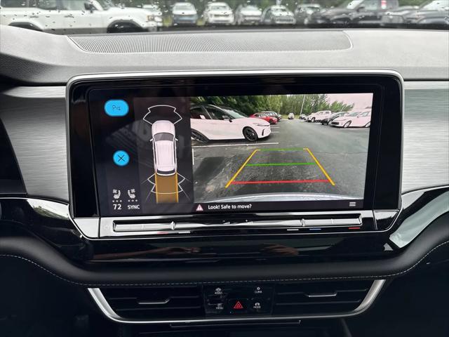 2026 Volkswagen Atlas Cross Sport SE with Technology