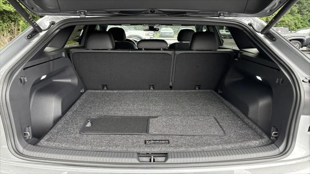 2026 Volkswagen Atlas Cross Sport SE with Technology