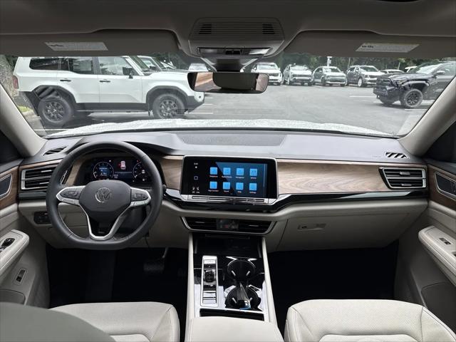 2026 Volkswagen Atlas SE with Technology