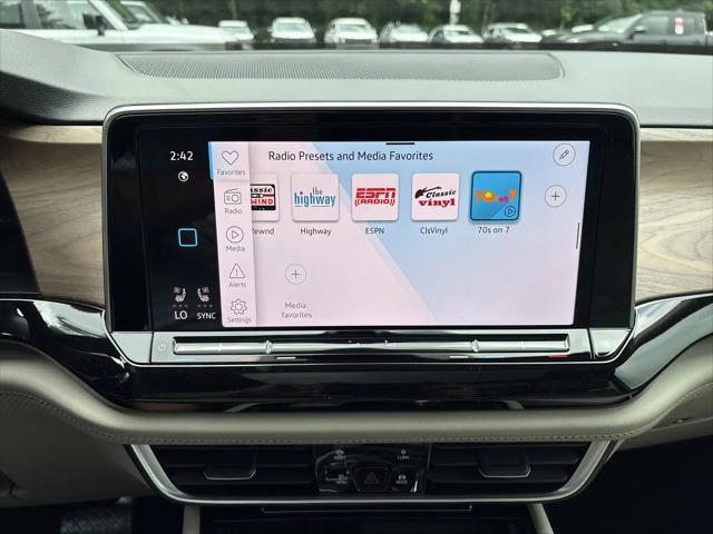 2026 Volkswagen Atlas SE with Technology