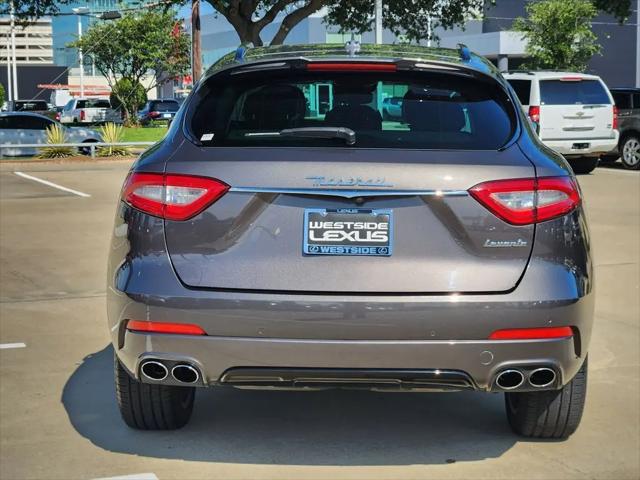 2017 Maserati Levante Standard