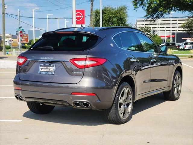 2017 Maserati Levante Standard