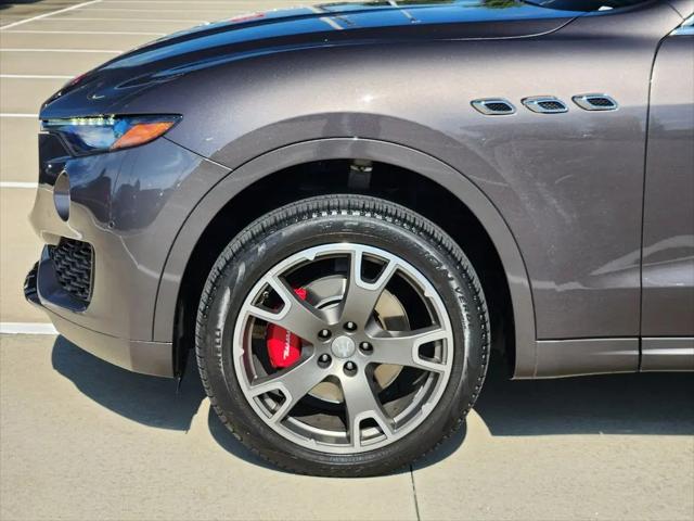 2017 Maserati Levante Standard
