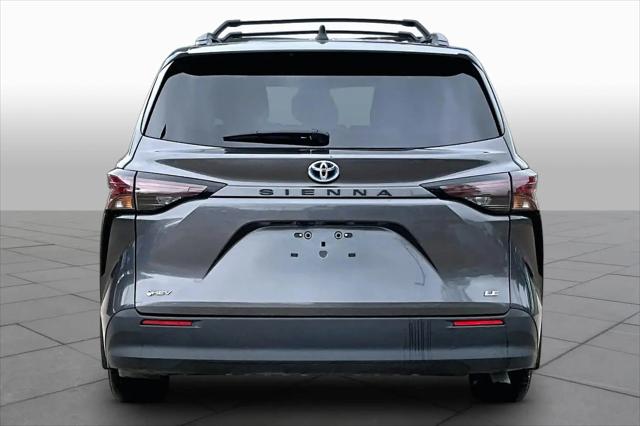 2025 Toyota Sienna LE