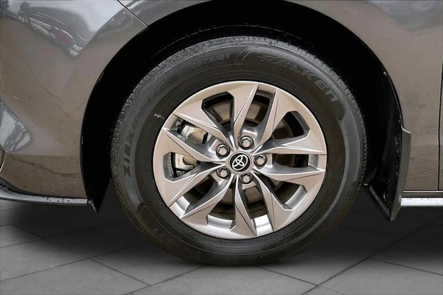 2025 Toyota Sienna LE