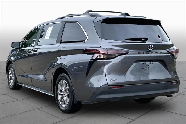 2025 Toyota Sienna LE
