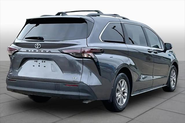 2025 Toyota Sienna LE