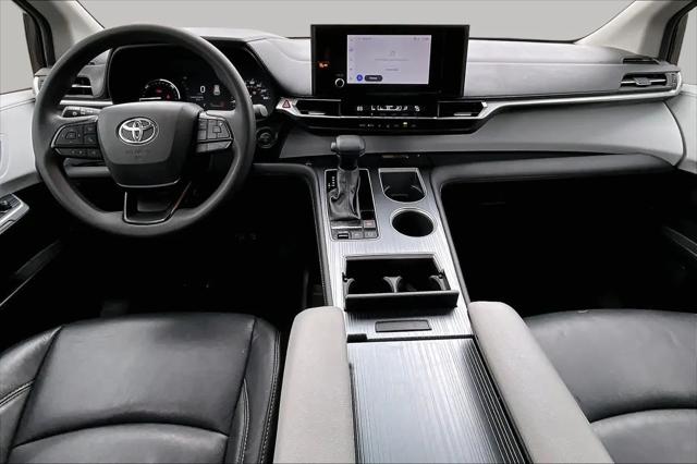 2025 Toyota Sienna LE