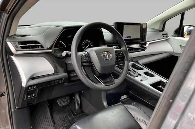 2025 Toyota Sienna LE