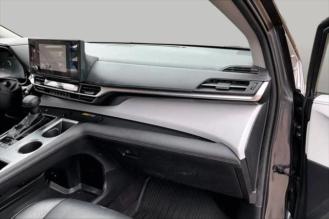 2025 Toyota Sienna LE